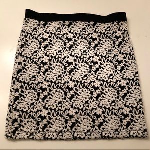 Forever 21 Black & White mini skirt